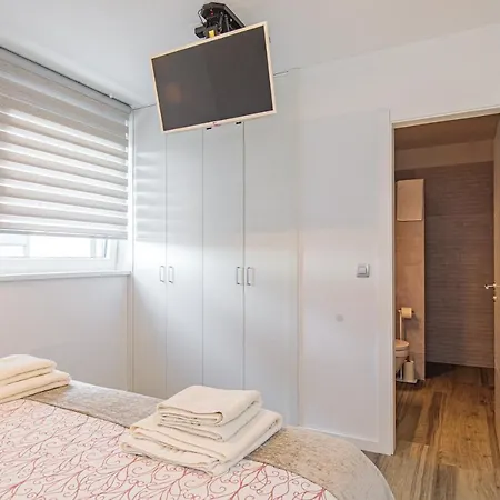 Apartment Comfortable 2 Bedroom Marina Close To Krk Town