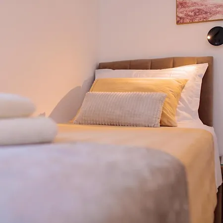 Comfortable 2 Bedroom Marina Close To * Krk Town