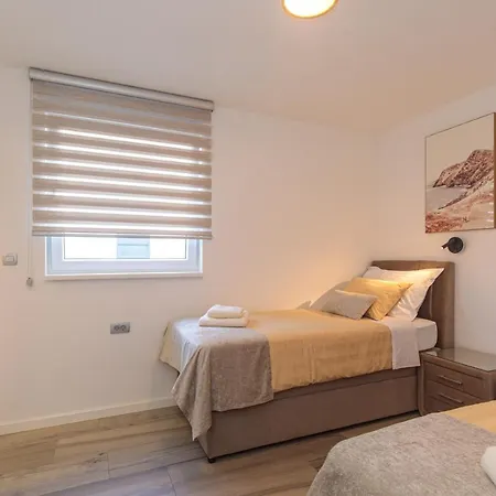 Comfortable 2 Bedroom Marina Close To *