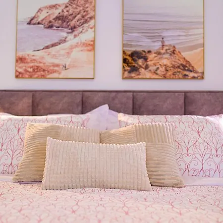 Comfortable 2 Bedroom Marina Close To *