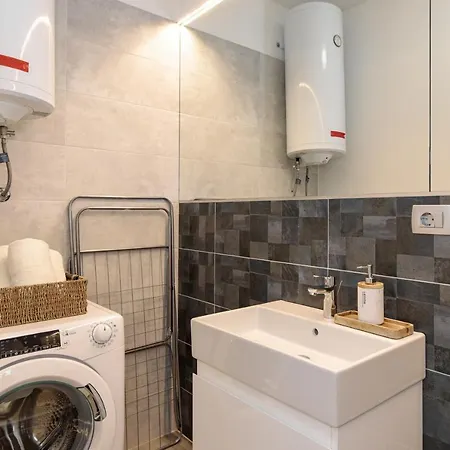 Comfortable 2 Bedroom Marina Close To *